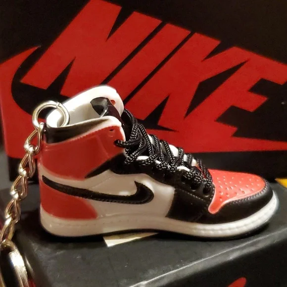 Custom Nike Shoe Keychains set of 2 shoes. (1 pair.) ❤️🖤 - Picture 8 of 16